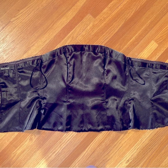 White House Black Market Peacock Pattern Satin Bustier, size 8 - Picture 4 of 4